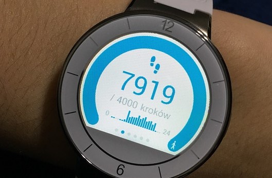 How Do Smartwatches And Fitness Trackers Measure Steps?